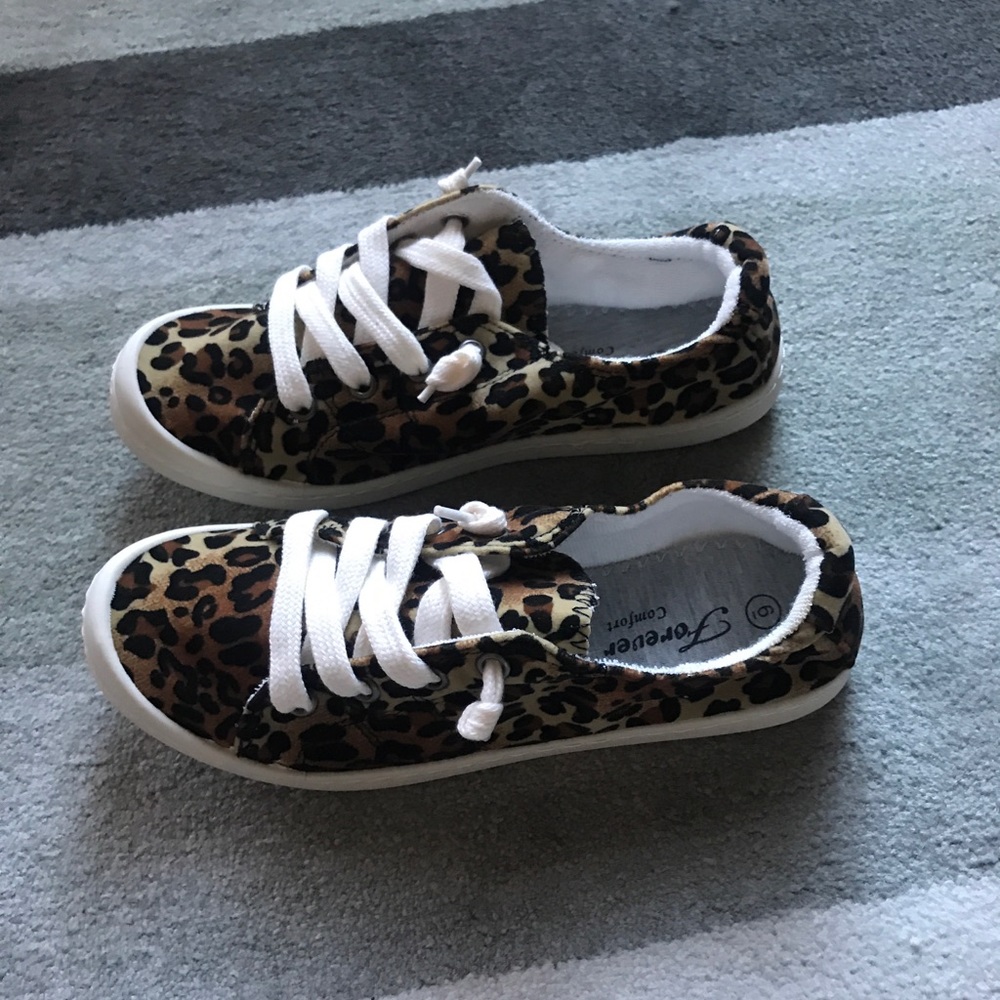 ⬇️only 6 left ,sale⚡️  Leopard Print Sneakers - Picture 5 of 8